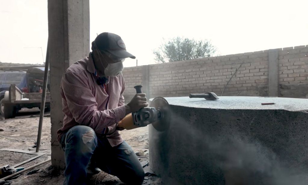“Si esa piedra se queda en el cerro, ¿quién la va a ver?”, reflexiona Don León.