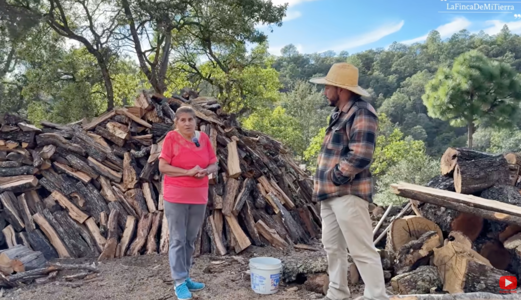 Doña Belén Cisneros:uentan con huertas donde producen duraznos, manzanas, membrillos, chabacanos y otras frutas que consumen o comercializan dentro de la región