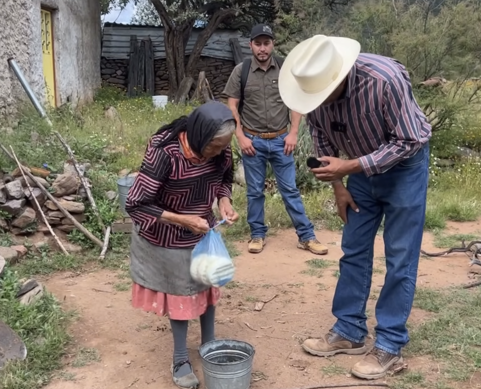 Doña Marcelina Doña Marcelina que hace quesos para comer
